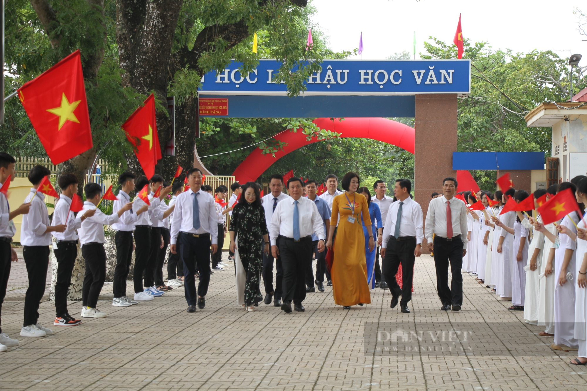 Hơn 800.000 học sinh Nghệ An tưng bừng khai giảng năm học mới - Ảnh 3.