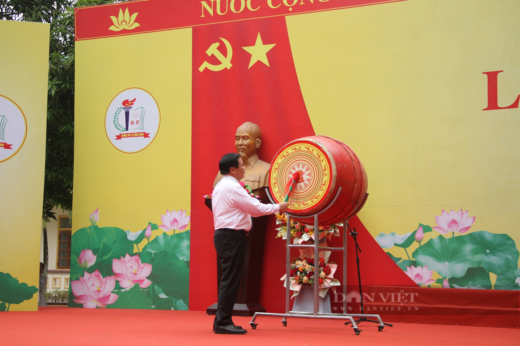 Hơn 800.000 học sinh Nghệ An tưng bừng khai giảng năm học mới - Ảnh 5.