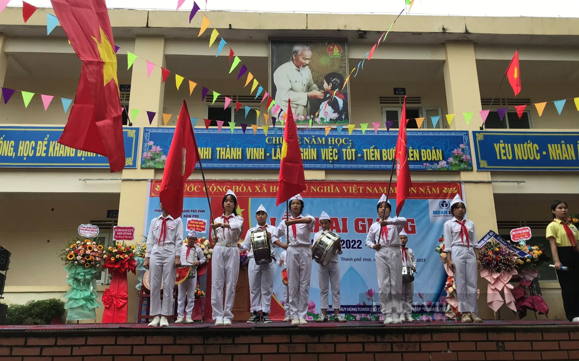 Hơn 800.000 học sinh Nghệ An tưng bừng khai giảng năm học mới - Ảnh 8.