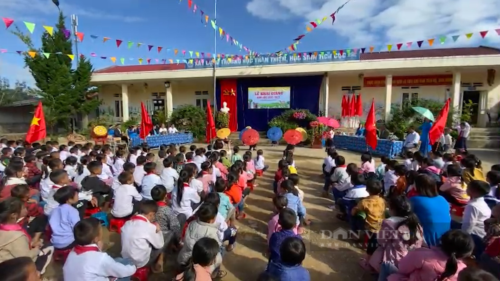 Trên 25 nghìn học sinh huyện biên giới ở Lai Châu tưng bựng dự lễ khai giảng - Ảnh 6.