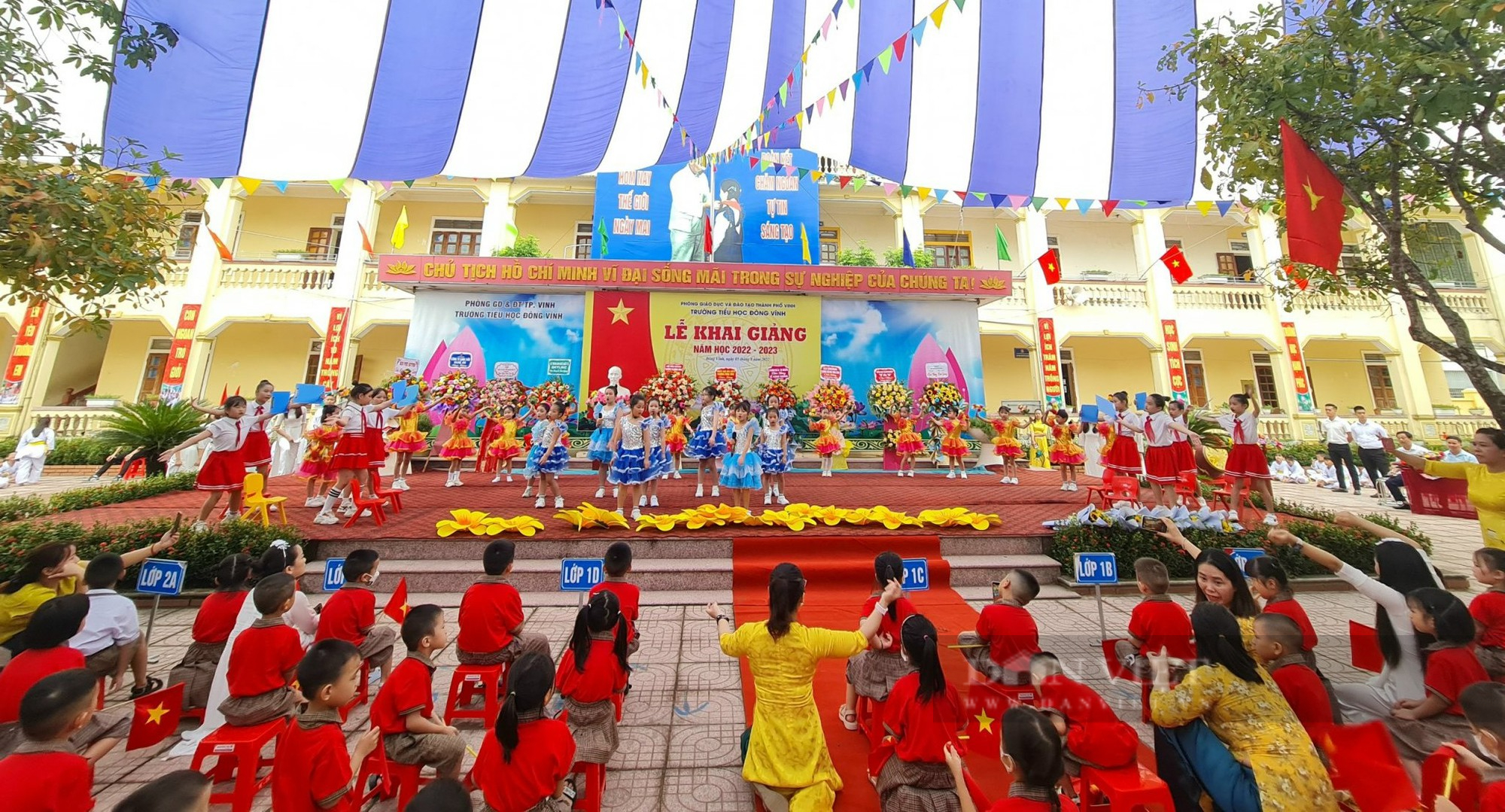 Hơn 800.000 học sinh Nghệ An tưng bừng khai giảng năm học mới - Ảnh 6.