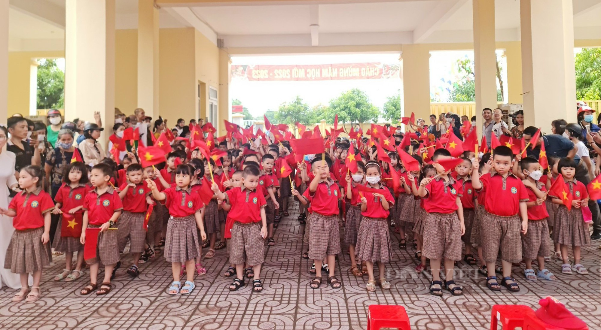 Hơn 800.000 học sinh Nghệ An tưng bừng khai giảng năm học mới - Ảnh 7.