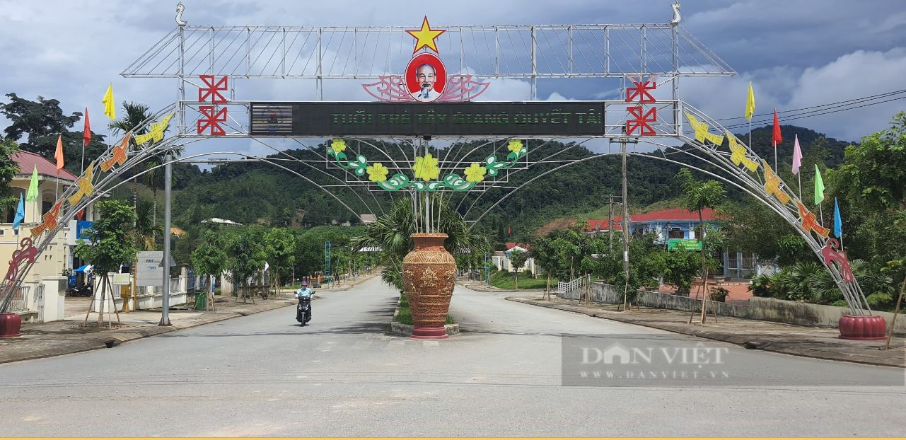 Quảng Nam: Huyện miền núi Tây Giang đổi thay ngoạn mục nhờ nông thôn mới - Ảnh 1.