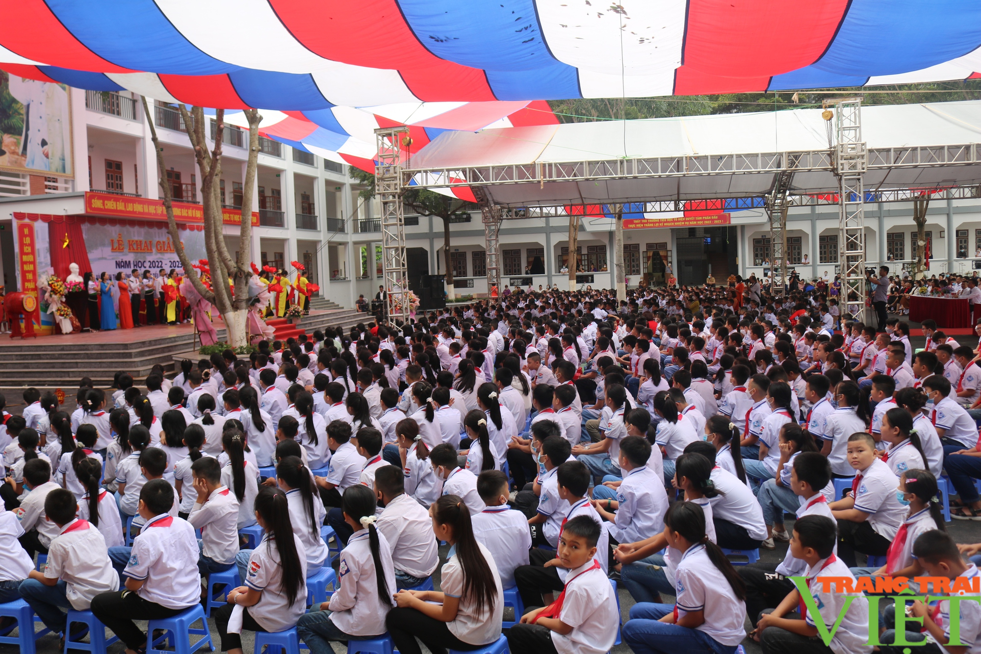   Bí thư Tỉnh ủy Sơn La Nguyễn Hữu Đông đánh trống khai giảng năm học mới tại Trường Tiểu học Tô Hiệu  - Ảnh 5.