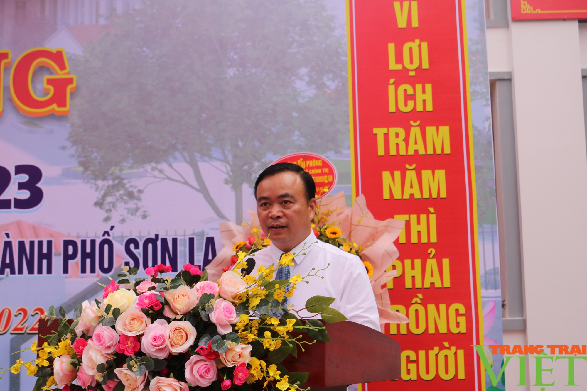   Bí thư Tỉnh ủy Sơn La Nguyễn Hữu Đông đánh trống khai giảng năm học mới tại Trường Tiểu học Tô Hiệu  - Ảnh 8.