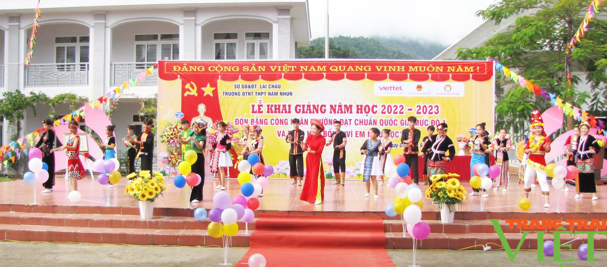 Bí thư Tỉnh ủy Lai Châu đánh trống khai giảng năm học mới tại Nậm Nhùn - Ảnh 1.