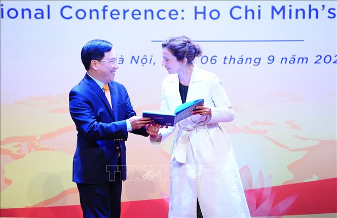 Kỷ niệm 35 năm UNESCO ra nghị quyết tôn vinh Chủ tịch Hồ Chí Minh - Ảnh 1.