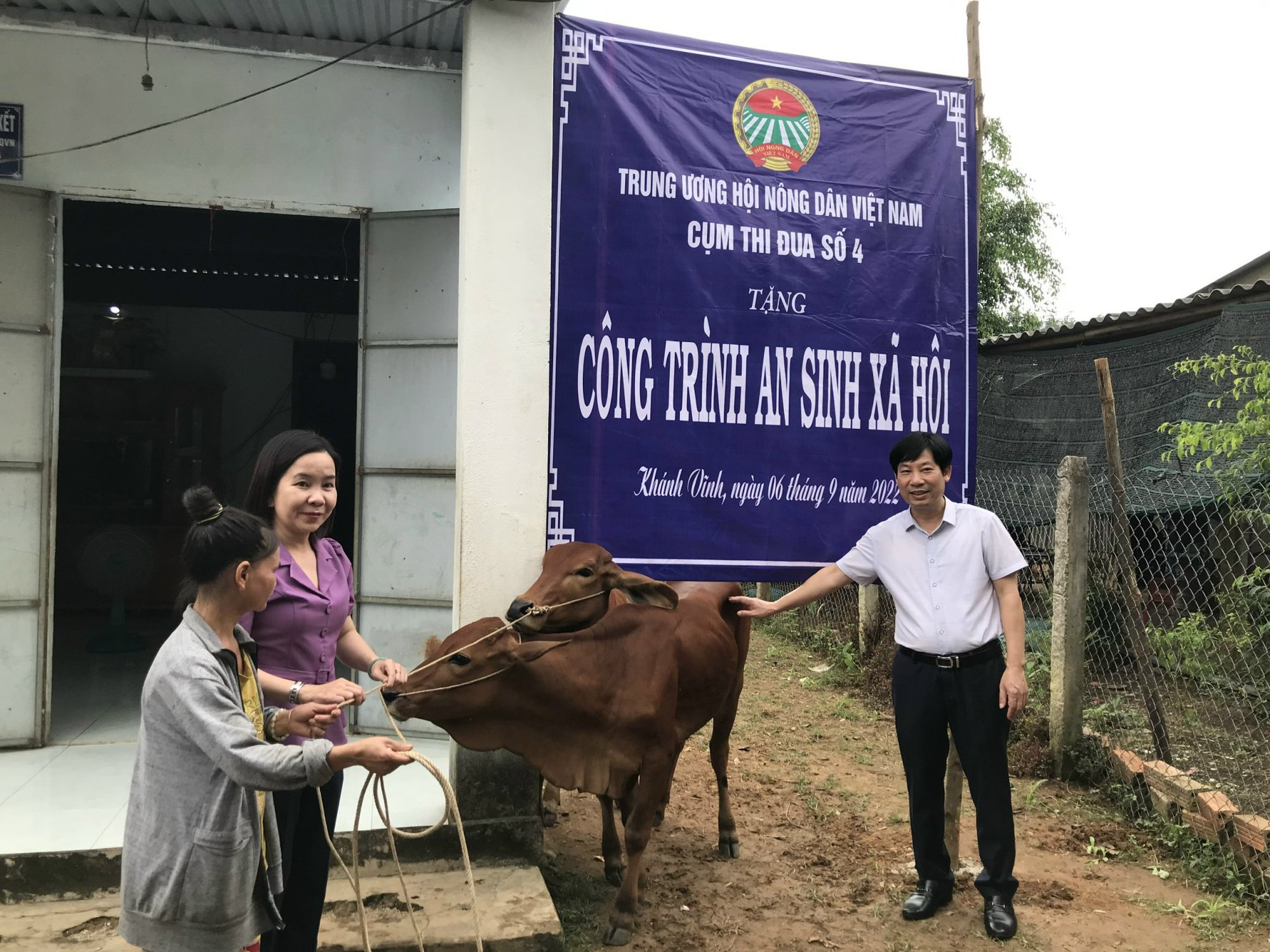 Phó Chủ tịch Hội Nông dân Việt Nam  Nguyễn Xuân Định tặng công trình an sinh xã hội cho hội viên nghèo - Ảnh 1.