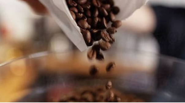 Giá cà phê tăng kỷ lục vượt mốc 100.000 đồng/kg, nhưng vì sao vẫn có doanh nghiệp... lỗ gần trăm tỷ đồng?- Ảnh 1.
