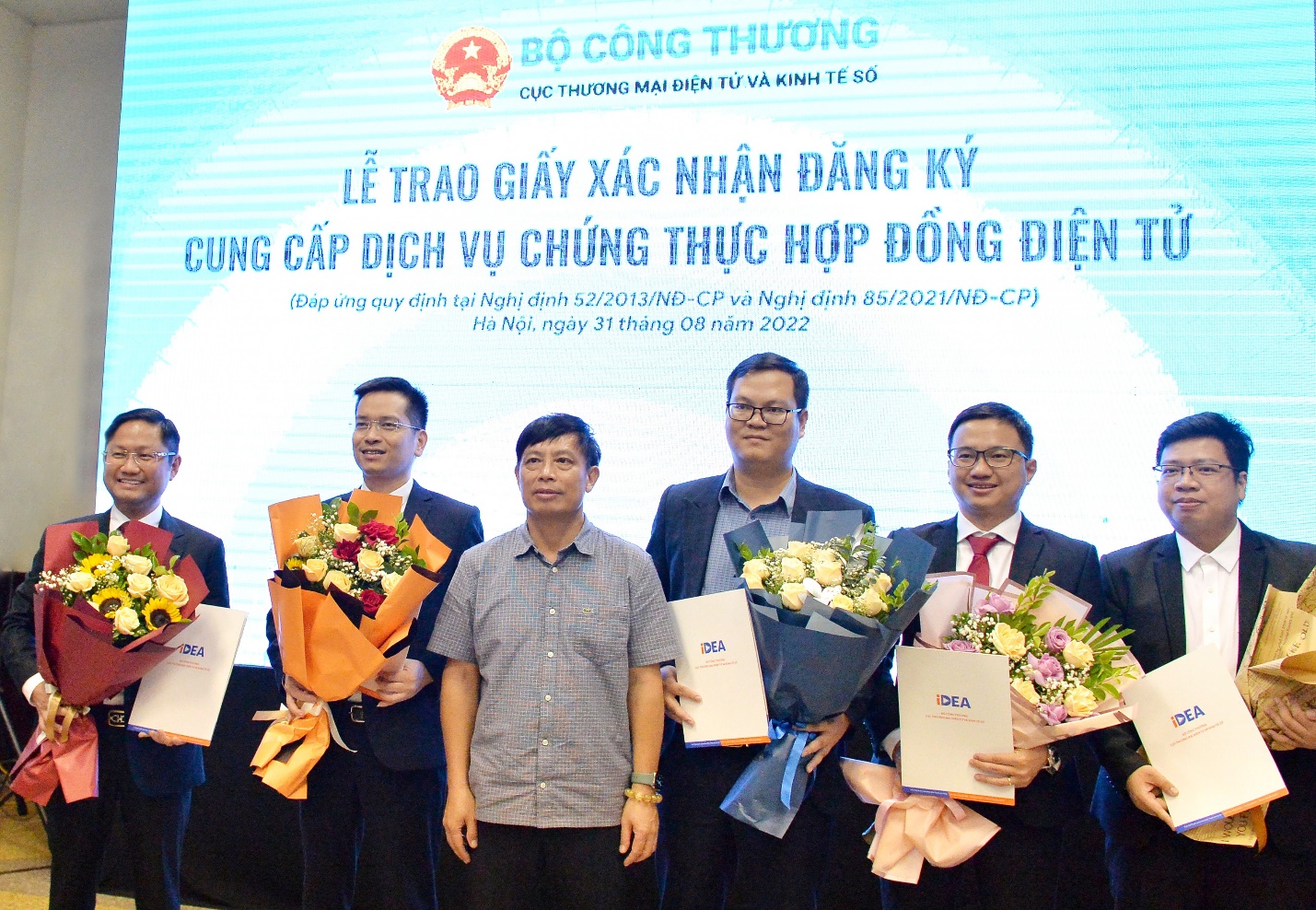 Viettel Telecom được trao giấy xác nhận đăng ký cung cấp dịch vụ Chứng thực Hợp đồng điện tử vContract - Ảnh 3.