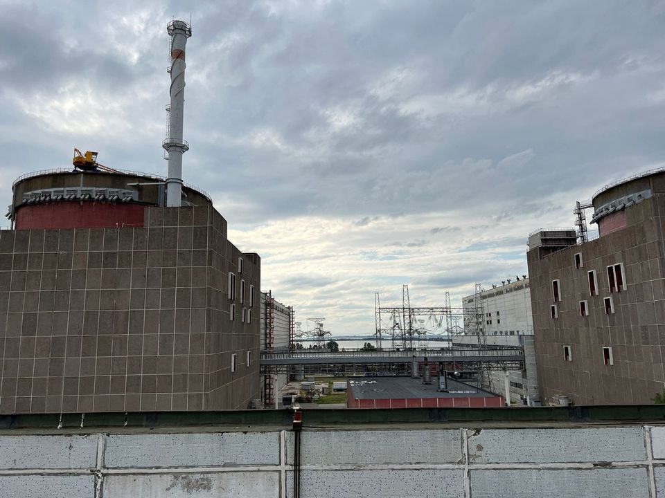 Nhà máy Zaporizhzhia lại bị ngắt điện, làm dấy lên nguy cơ về thảm họa hạt nhân - Ảnh 1.