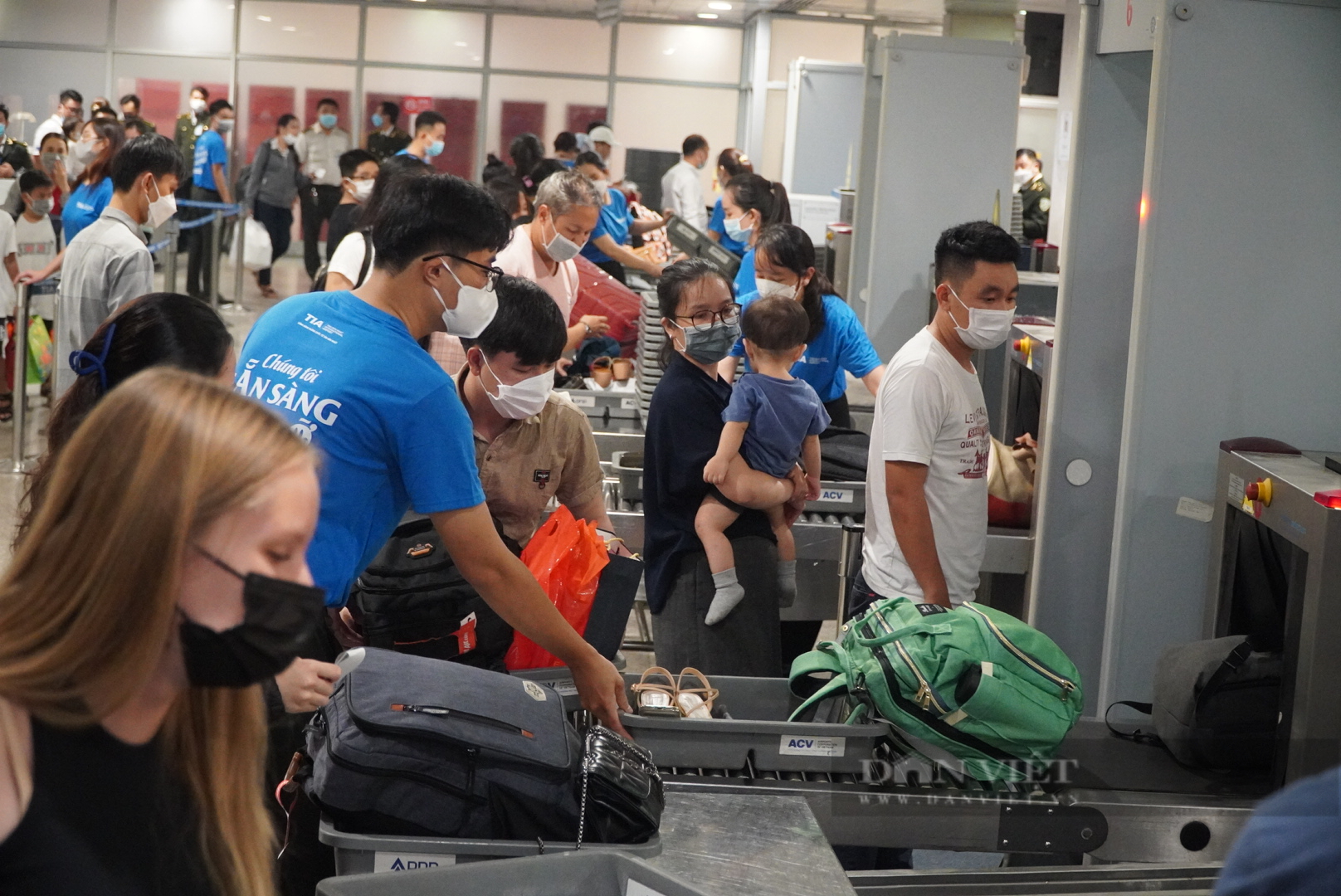 Tiếp tục các giải pháp kéo giảm ùn tắc tại sân bay Tân Sơn Nhất - Ảnh 2.