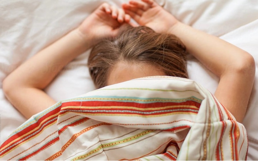 Duy trì 6 thói quen này khi ngủ có thể khiến bạn giảm tới 10 năm tuổi thọ! - Ảnh 3.