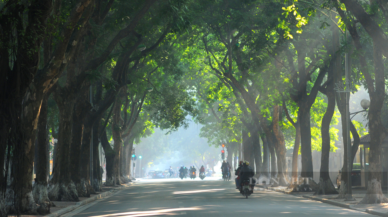 Dạo quanh Hà Nội để cảm nhận ánh nắng kỳ diệu của mỗi buổi sáng khi vào thu - Ảnh 1.