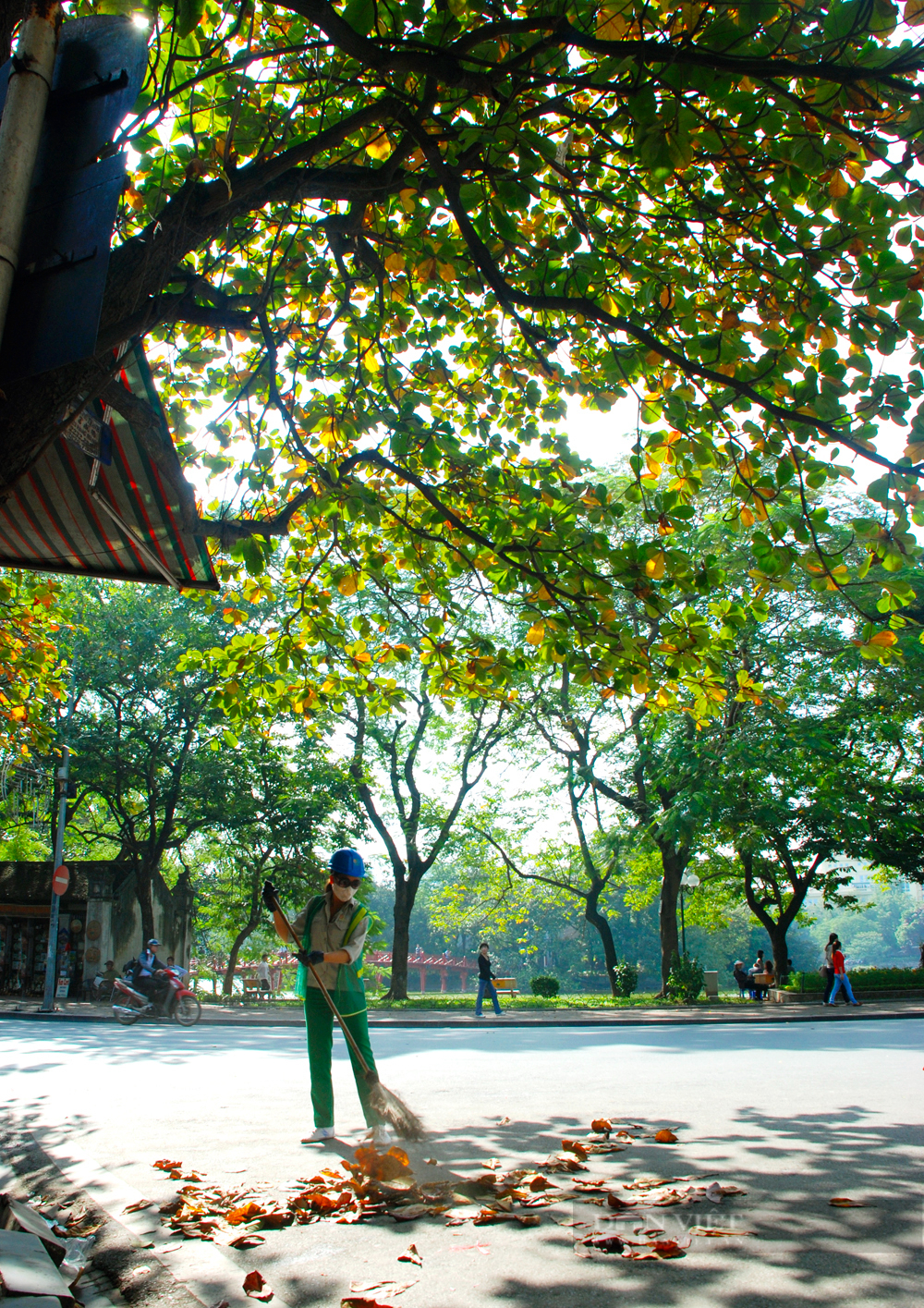 Dạo quanh Hà Nội để cảm nhận ánh nắng kỳ diệu của mỗi buổi sáng khi vào thu - Ảnh 10.