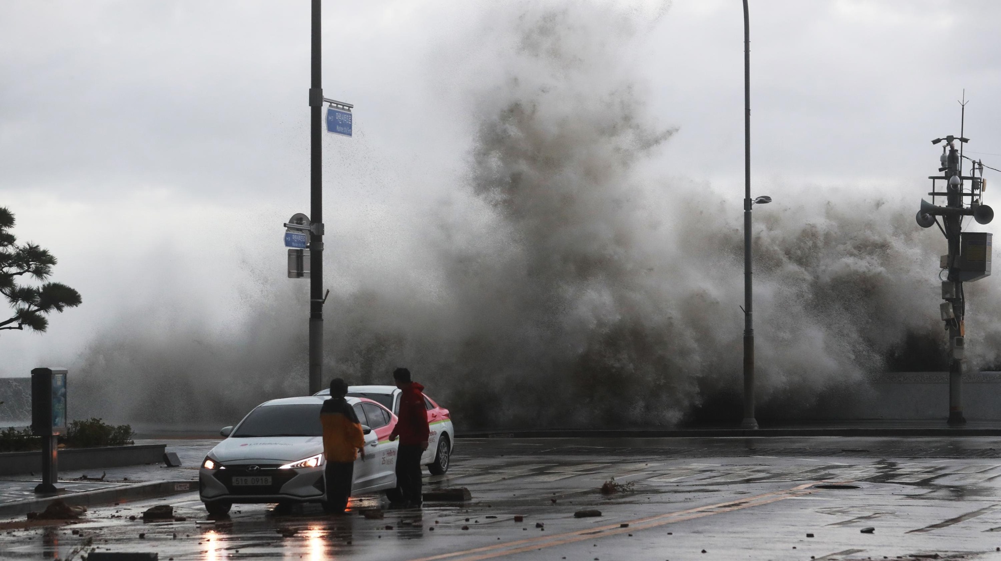 Phát hiện nhiều thi thể dưới hầm xe tại Hàn Quốc trong bão Hinnamnor - Ảnh 1.