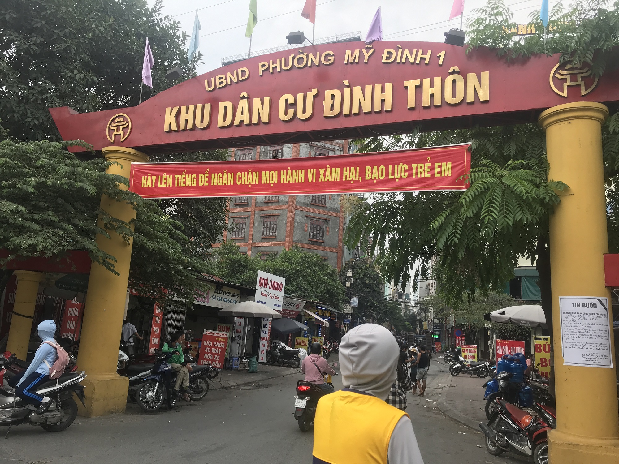 Phố Đình Thôn không còn giữ được hình ảnh &quot;kiểu mẫu&quot; như thời điểm ban đầu (Ảnh: Thái Nguyễn)