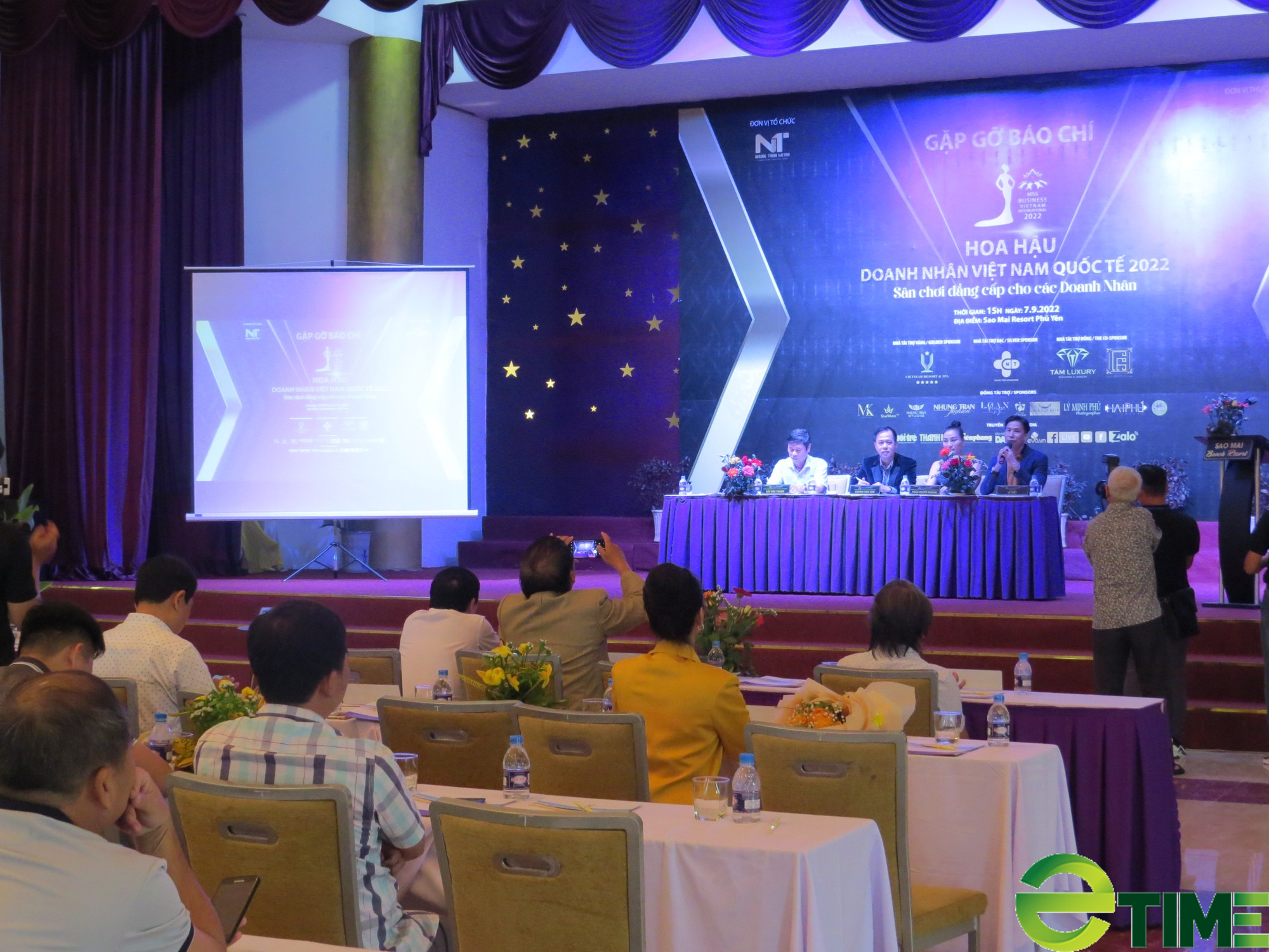 Chung kết cuộc thi Hoa hậu Doanh nhân Việt Nam Quốc tế 2022 diễn ra tại Phú Yên đêm 25/9 - Ảnh 1.