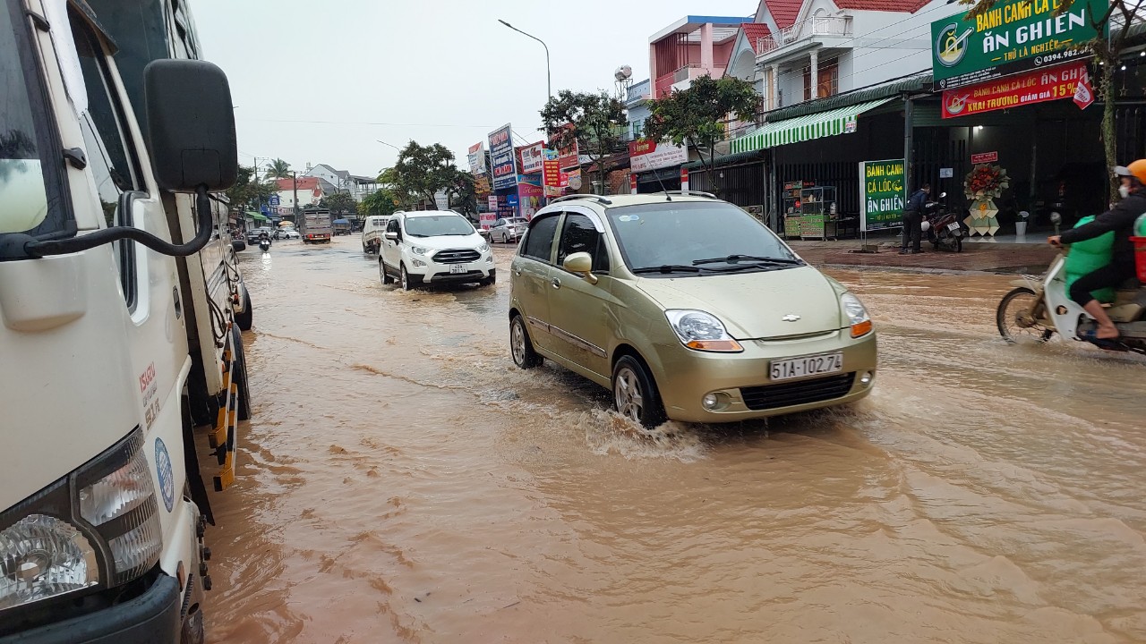 Vụ người đàn ông mất tích sau mưa lớn ở Lâm Đồng: Nạn nhân đi đám cưới từ chiều ngày 6/9  - Ảnh 4.