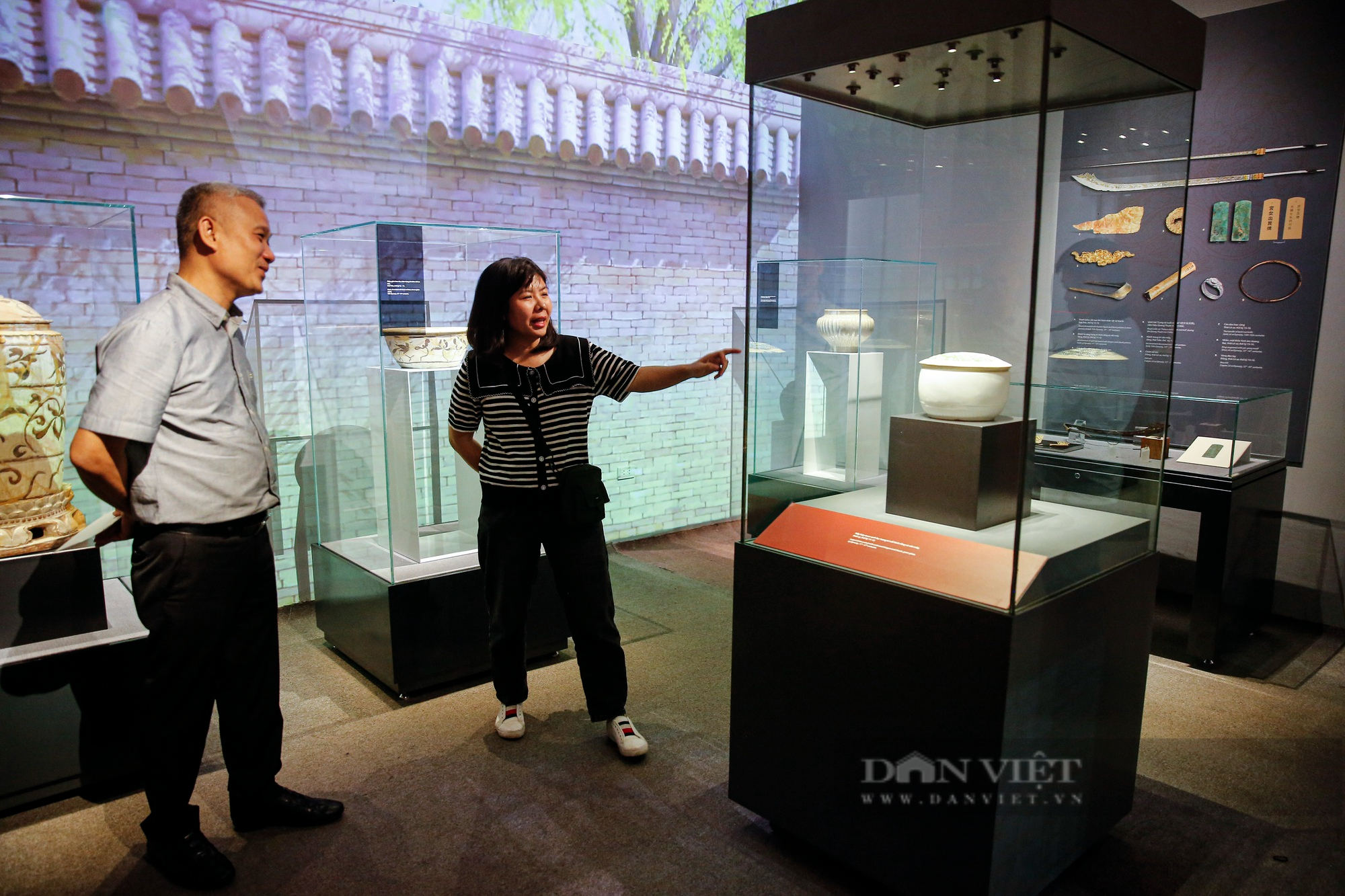 Chiêm ngưỡng những “Báu vật Hoàng cung Thăng Long” vô giá được trưng bày tại Hà Nội - Ảnh 1.