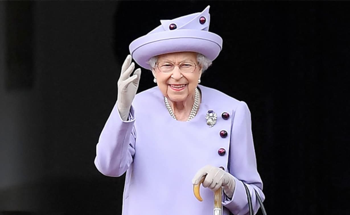 Cả nước Anh lo lắng về sức khỏe của Nữ hoàng Elizabeth - Ảnh 1.