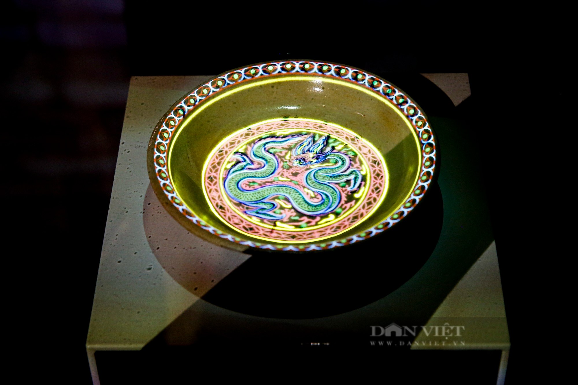 Chiêm ngưỡng những “Báu vật Hoàng cung Thăng Long” vô giá được trưng bày tại Hà Nội - Ảnh 12.