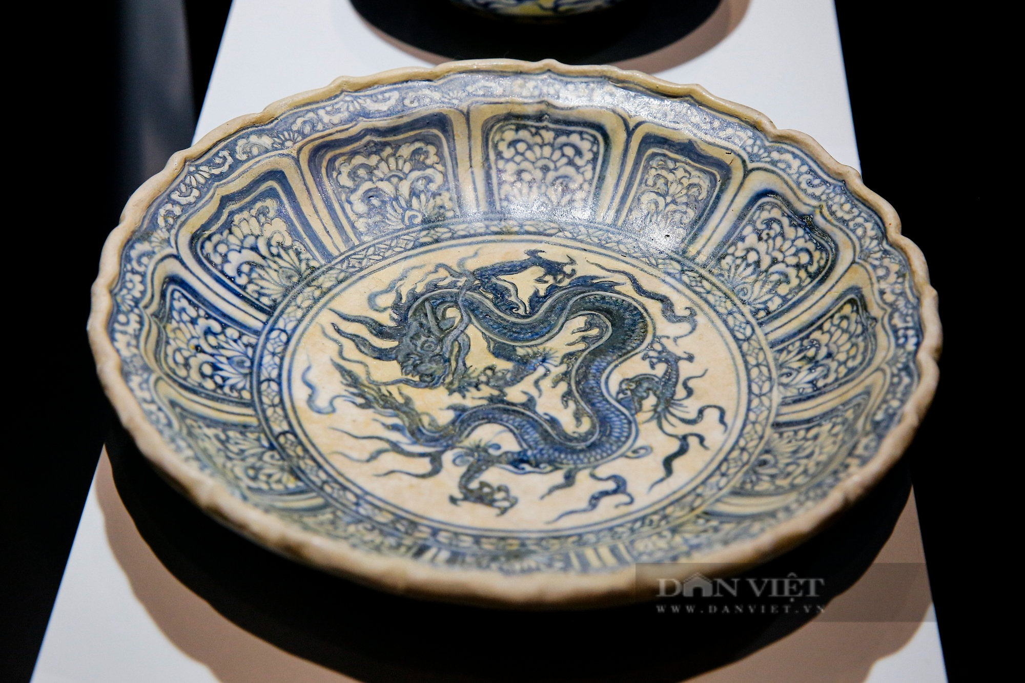 Chiêm ngưỡng những “Báu vật Hoàng cung Thăng Long” vô giá được trưng bày tại Hà Nội - Ảnh 4.