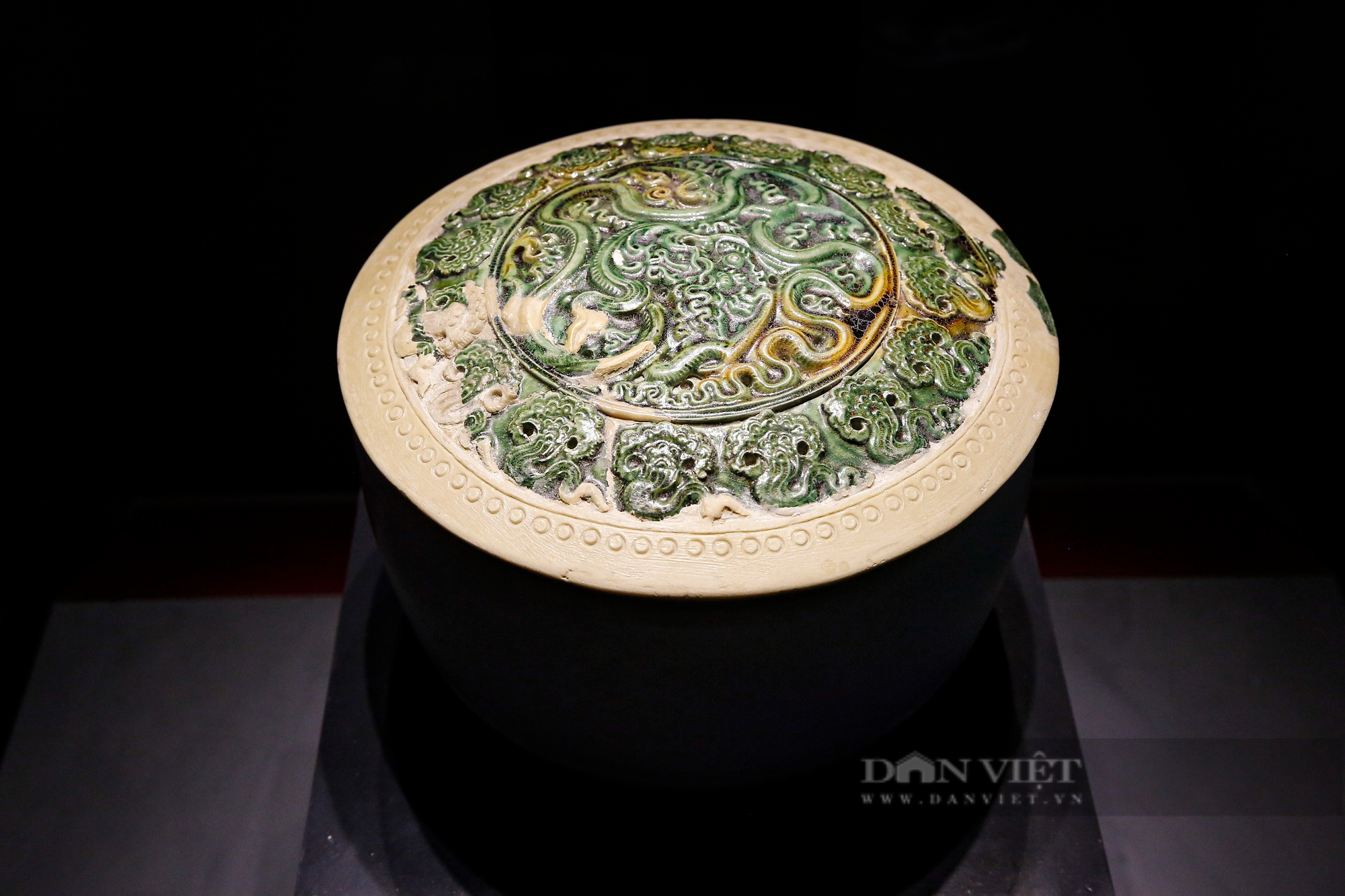 Chiêm ngưỡng những “Báu vật Hoàng cung Thăng Long” vô giá được trưng bày tại Hà Nội - Ảnh 5.