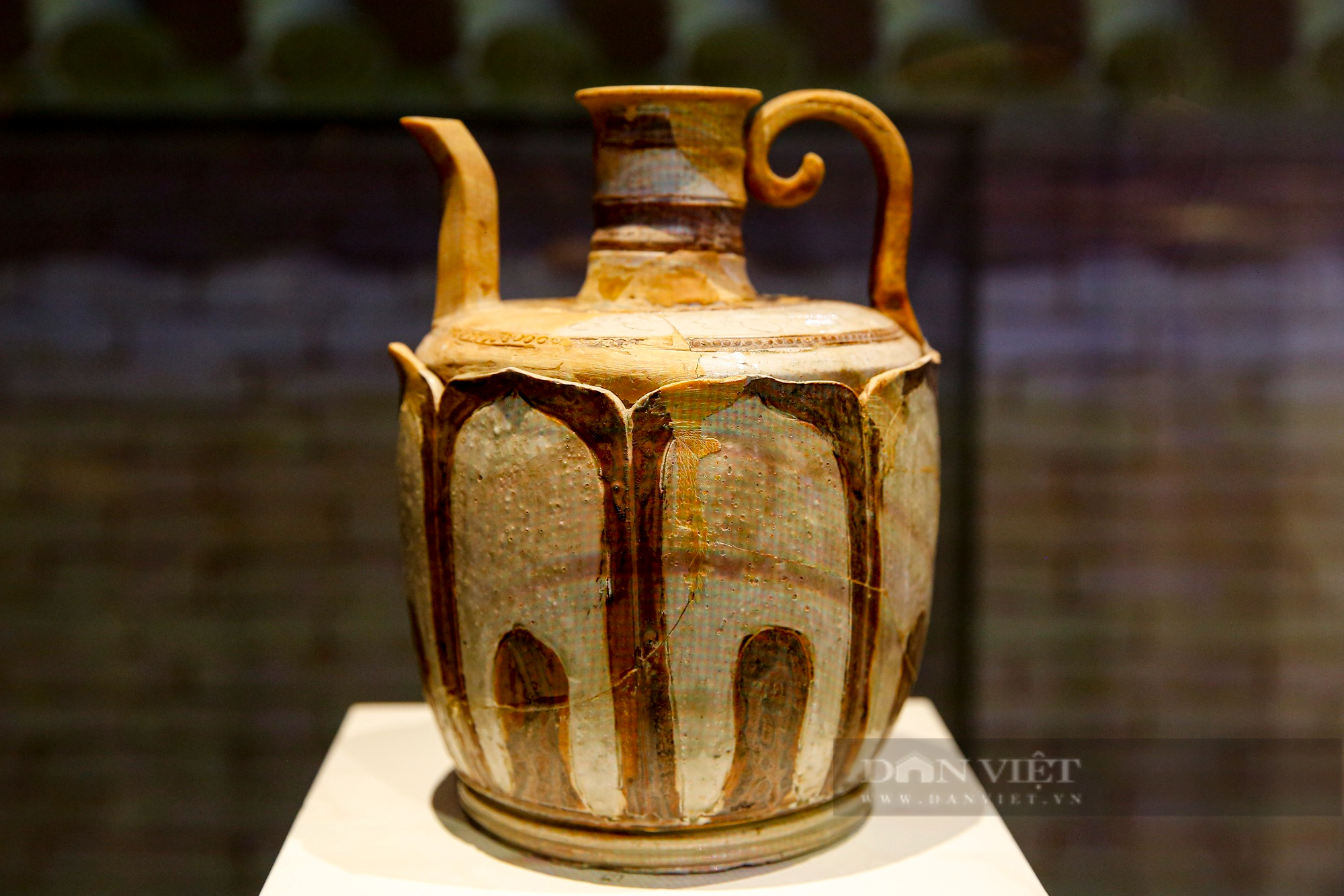 Chiêm ngưỡng những “Báu vật Hoàng cung Thăng Long” vô giá được trưng bày tại Hà Nội - Ảnh 9.