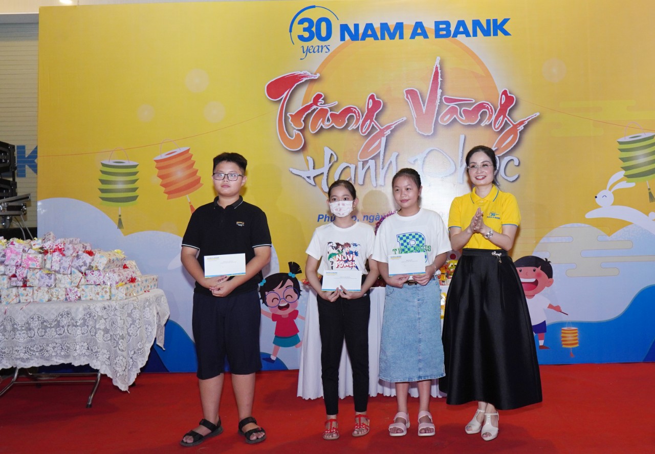 Nhộn nhịp lễ hội &quot;Trăng vàng hạnh phúc&quot; cùng Nam A Bank - Ảnh 3.