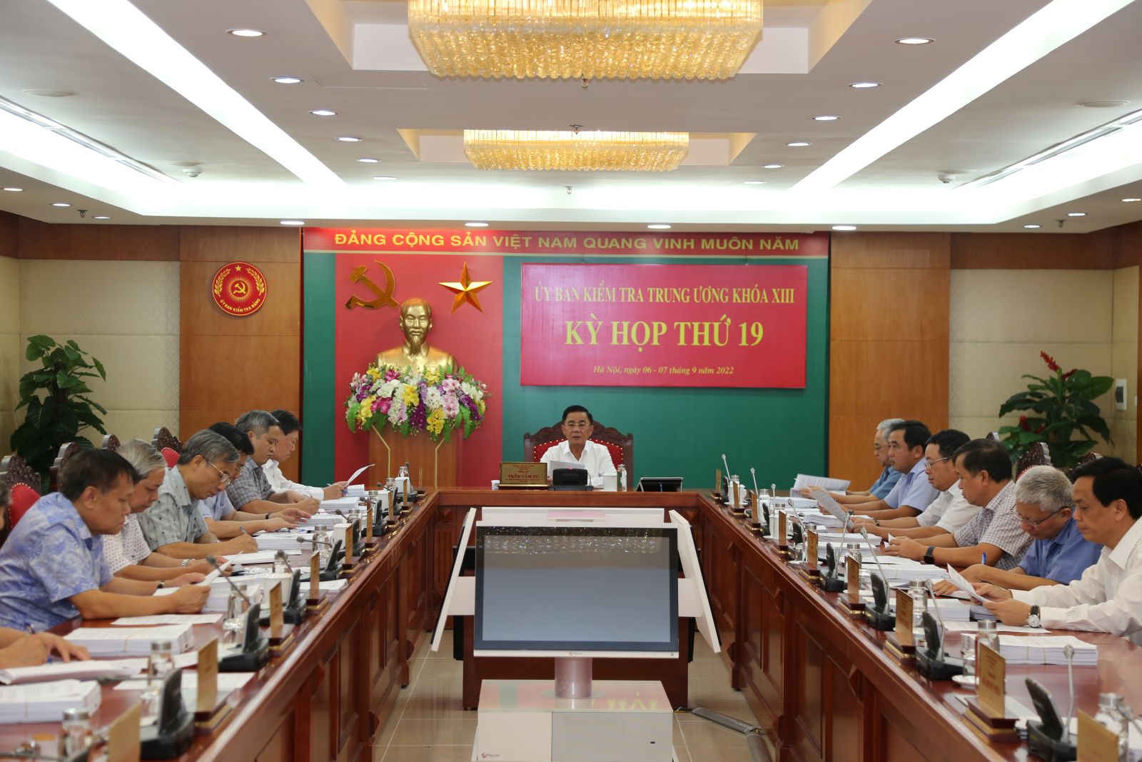 Đề nghị cơ quan chức năng kỷ luật Bí thư Hải Dương Phạm Xuân Thăng và Chủ tịch tỉnh Triệu Thế Hùng - Ảnh 1.