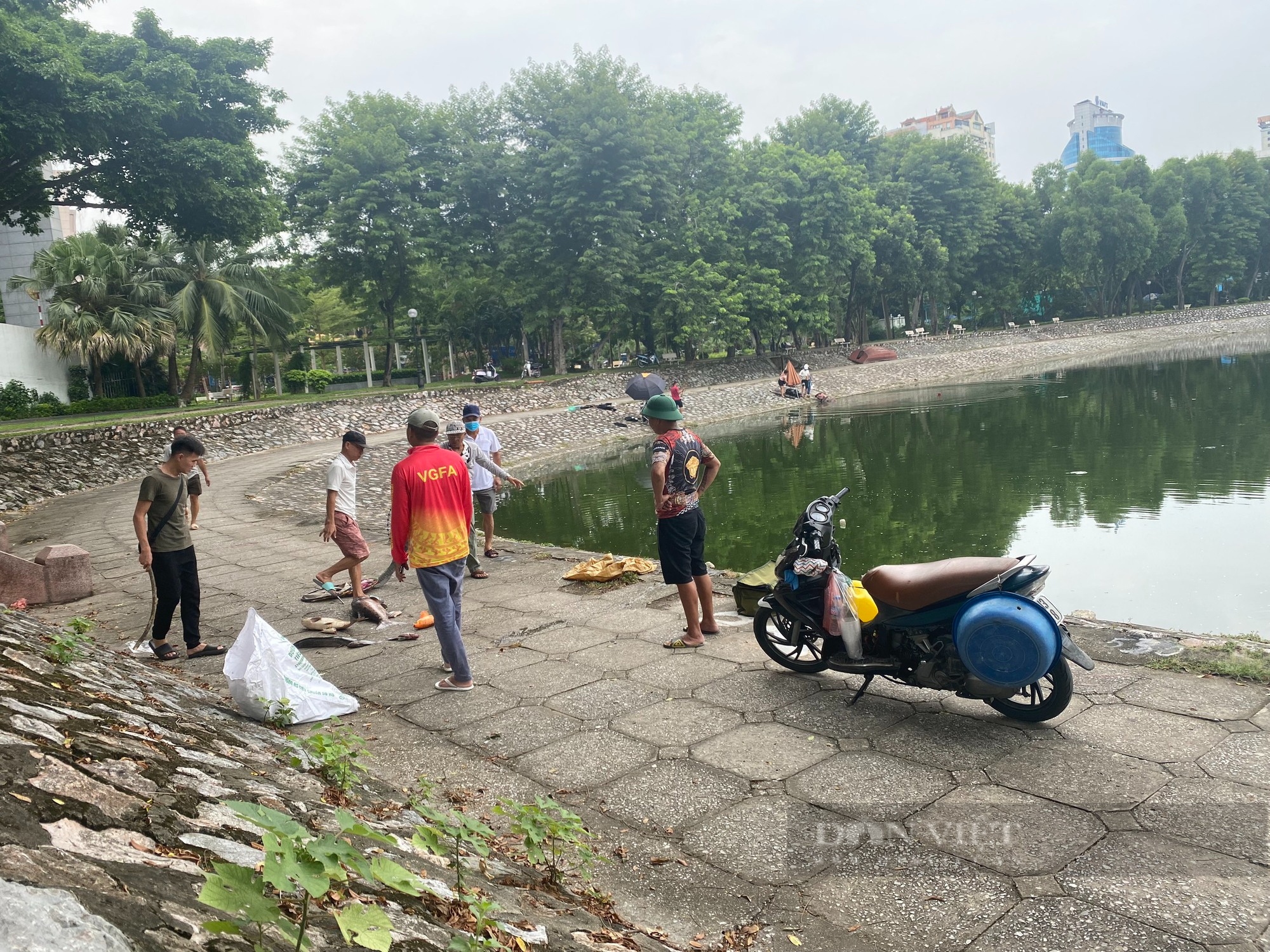 Mối nguy cờ bạc trá hình ở hồ công ích giữa Thủ đô: &quot;Người nhà hồ&quot; Thành Công nhận mình sai và dừng tổ chức câu - Ảnh 3.