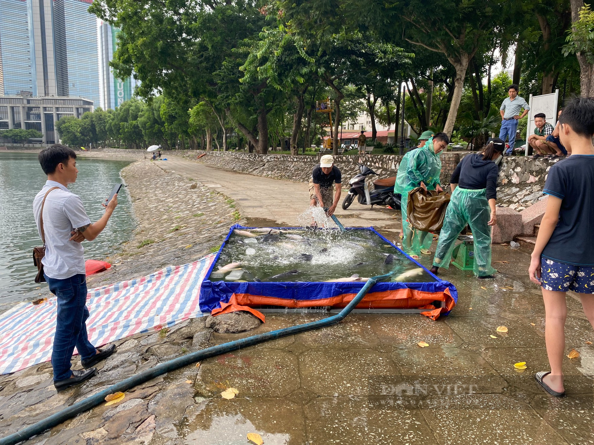 Mối nguy cờ bạc trá hình ở hồ công ích giữa Thủ đô: &quot;Người nhà hồ&quot; Thành Công nhận mình sai và dừng tổ chức câu - Ảnh 2.