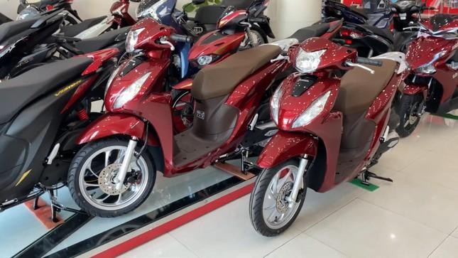 &quot;Xe của chị em&quot; Honda Vision giảm giá cực sốc, Honda SH Mode và Air Blade cũng giảm nhiệt - Ảnh 1.