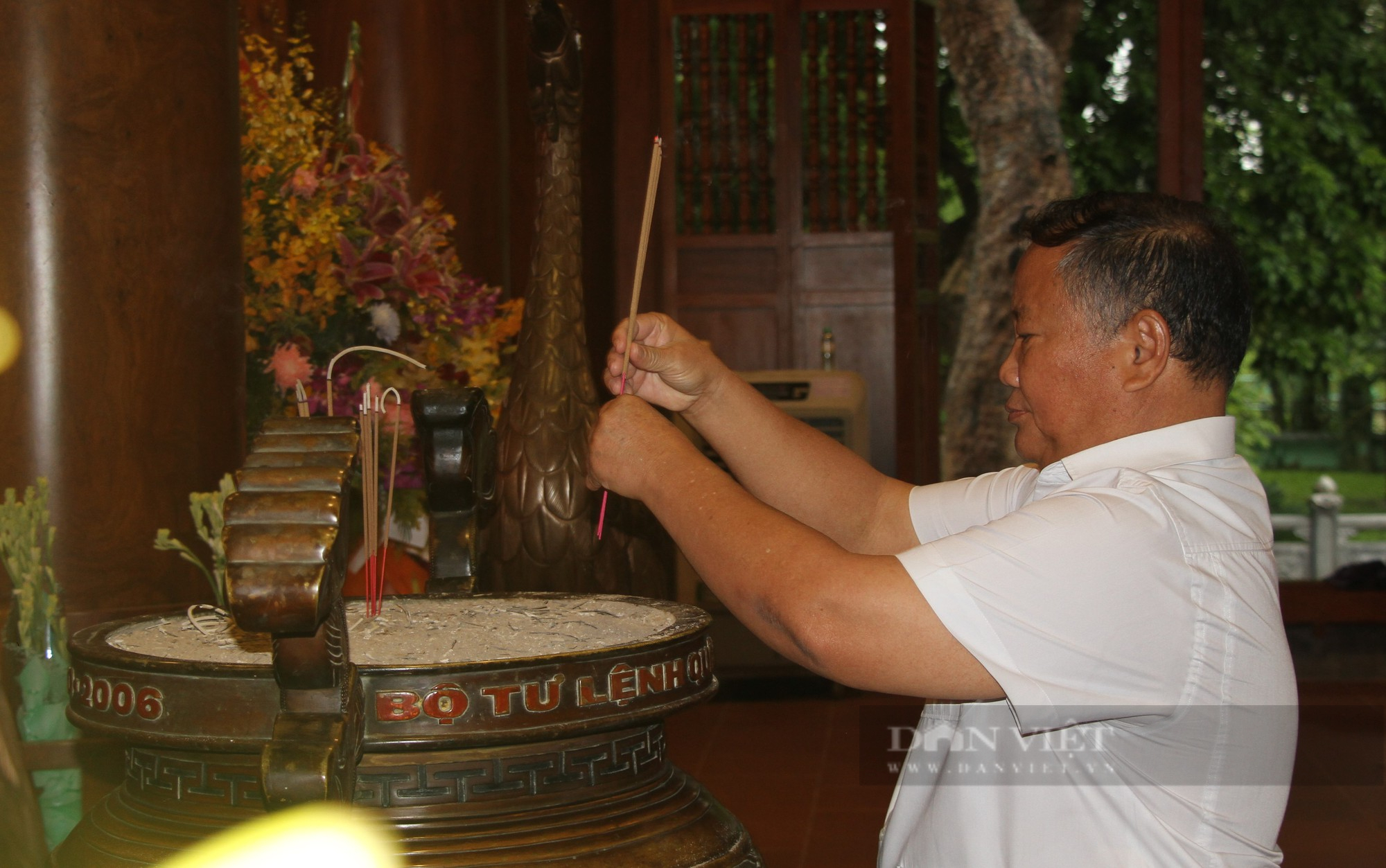 Đoàn đại biểu Trung ương Hội Nông dân Việt Nam dâng hoa tưởng niệm Chủ tịch Hồ Chí Minh - Ảnh 4.