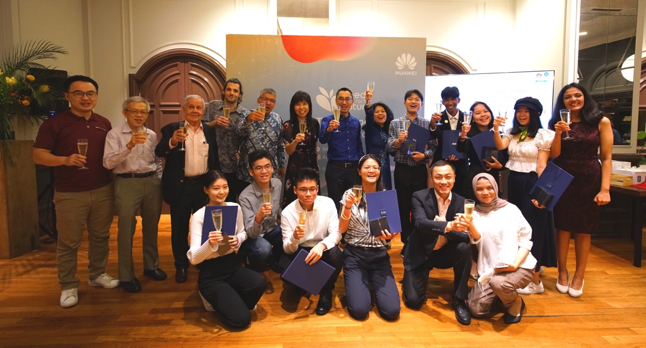 Sinh viên Việt Nam cùng với các sinh viên nước ngoài chiến thắng cuộc thi Hạt Giống cho Tương Lai APAC Tech4Good của Huawei - Ảnh 1.