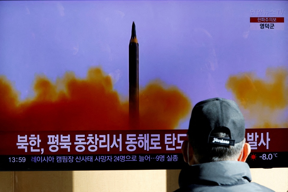 Triều Tiên phóng tên lửa vào ngày đầu năm mới - Ảnh 1.
