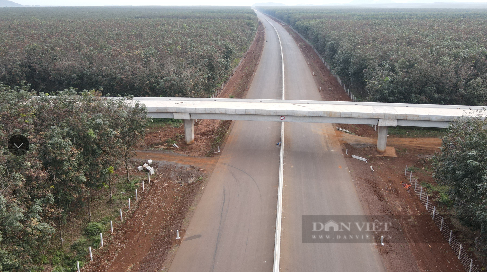 Cao tốc Phan Thiết - Dầu Giây: Nhộn nhịp thi công xuyên tết dương lịch - Ảnh 1.