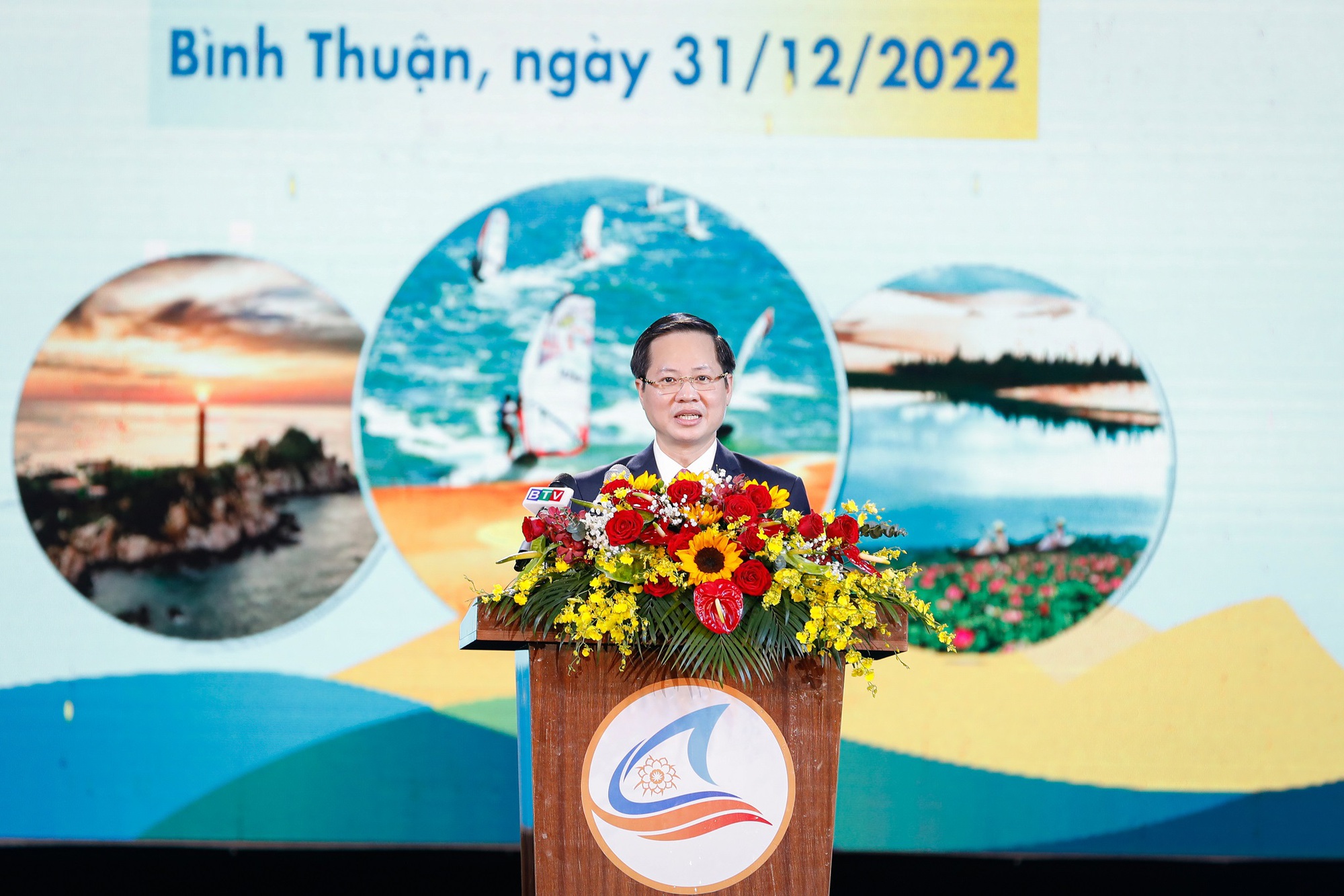 Hàng nghìn người dự Lễ Công bố Năm Du lịch quốc gia 2023 “Bình Thuận - Hội tụ xanh” - Ảnh 2.