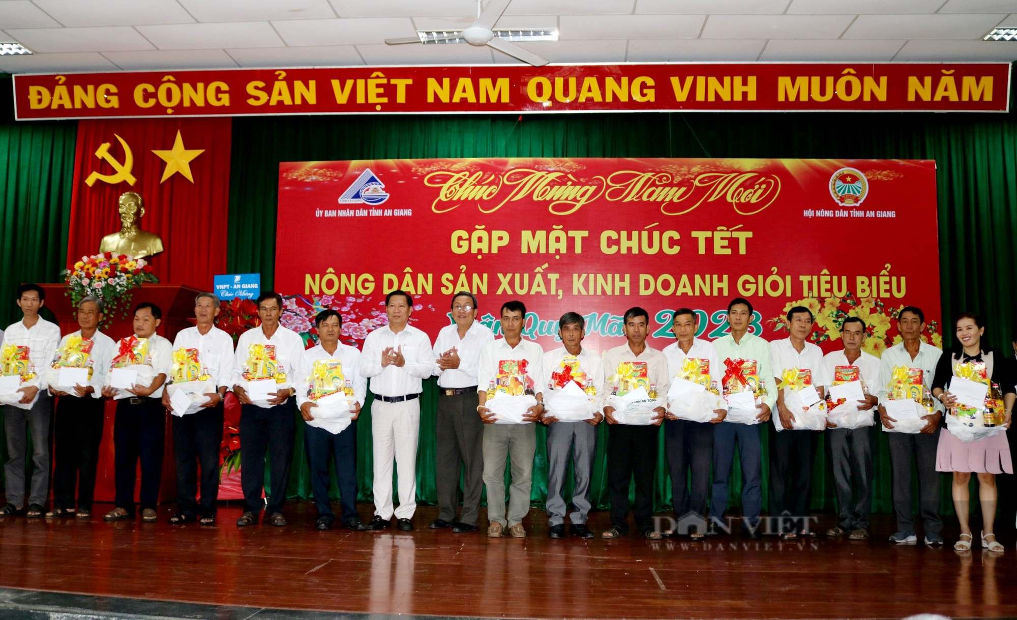 Tỉnh Giang Giang họp mặt chúc Tết nông dân sản xuất, kinh doanh tiêu biểu năm 2022 - Ảnh 4.