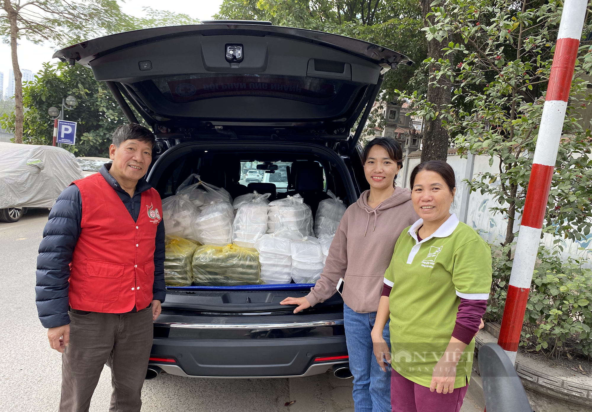 Lòng nhân ái: Gia vị đặc biệt cho những bữa cơm thiện nguyện từ nhóm Cơm nhà Thiện Tâm - Ảnh 4.