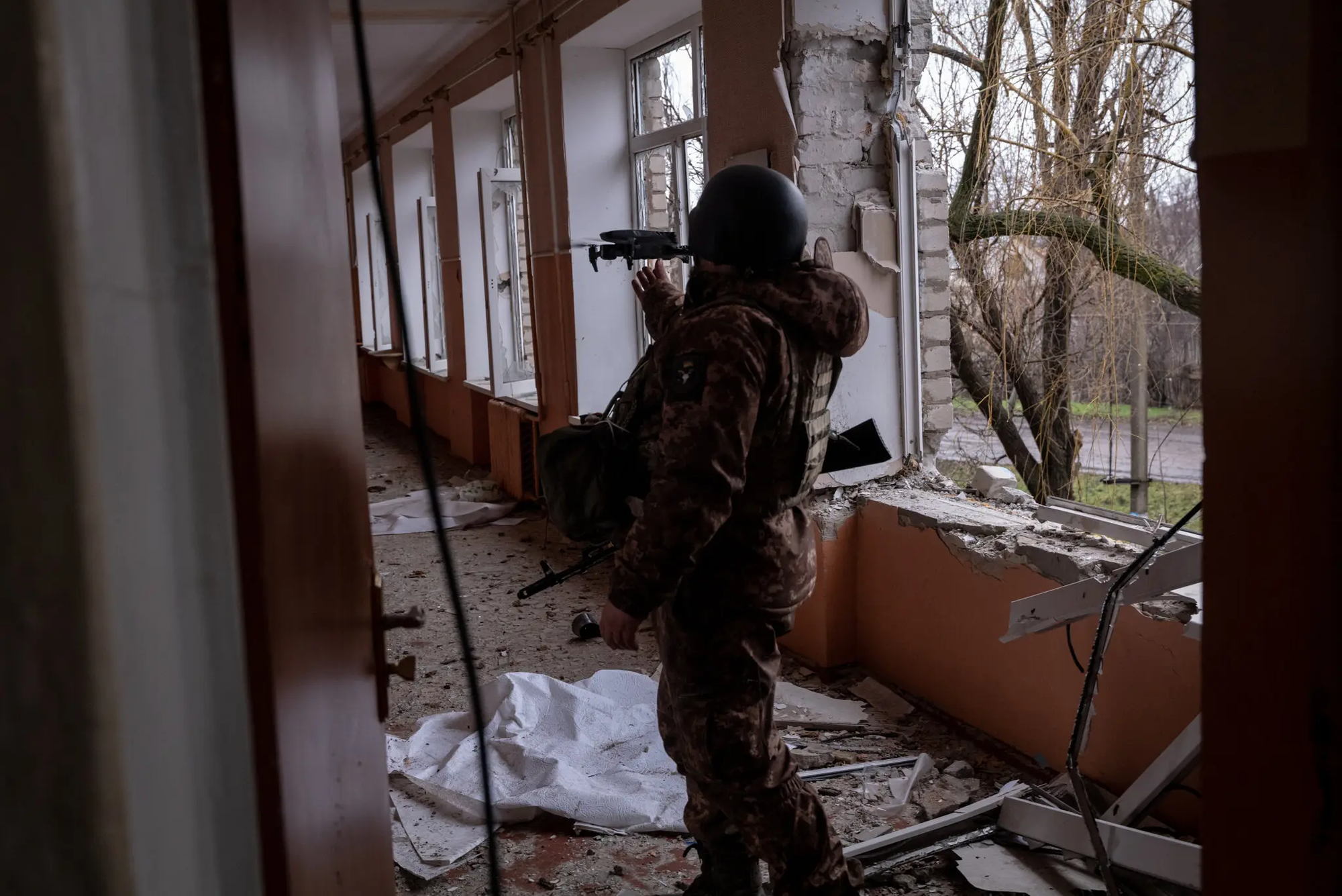 Ukraine quyết 'tử thủ' để giữ Bakhmut bất chấp Nga 'tấn công như vũ bão' - Ảnh 1.