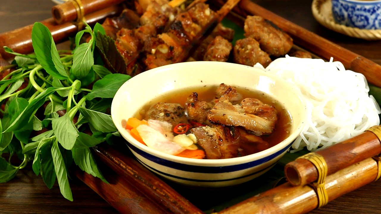 Bón món ăn Việt Nam lọt top 10 món ăn từ sợi ngon nhất Đông Nam Á  - Ảnh 7.