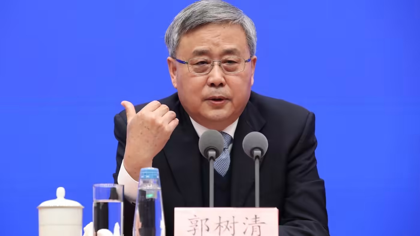 Guo Shuqing, bí thư đảng ủy Ngân hàng Nhân dân Trung Quốc, cho biết chiến dịch đặc biệt nhằm chấn chỉnh hoạt động kinh doanh tài chính của 14 công ty nền tảng internet về cơ bản đã hoàn tất. Ảnh: @LIU RAN và HAN WEI, Caixin.