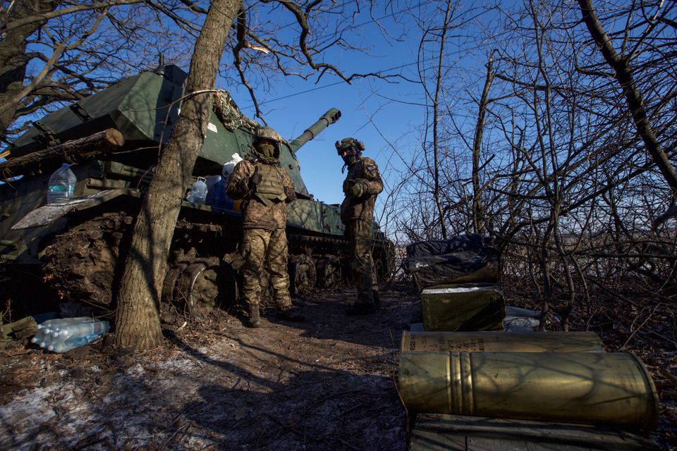 Tổng thống Zelensky tuyên bố giao tranh ác liệt ở Soledar, Ukraine giữ vững phòng tuyến phía đông Luhansk - Ảnh 1.