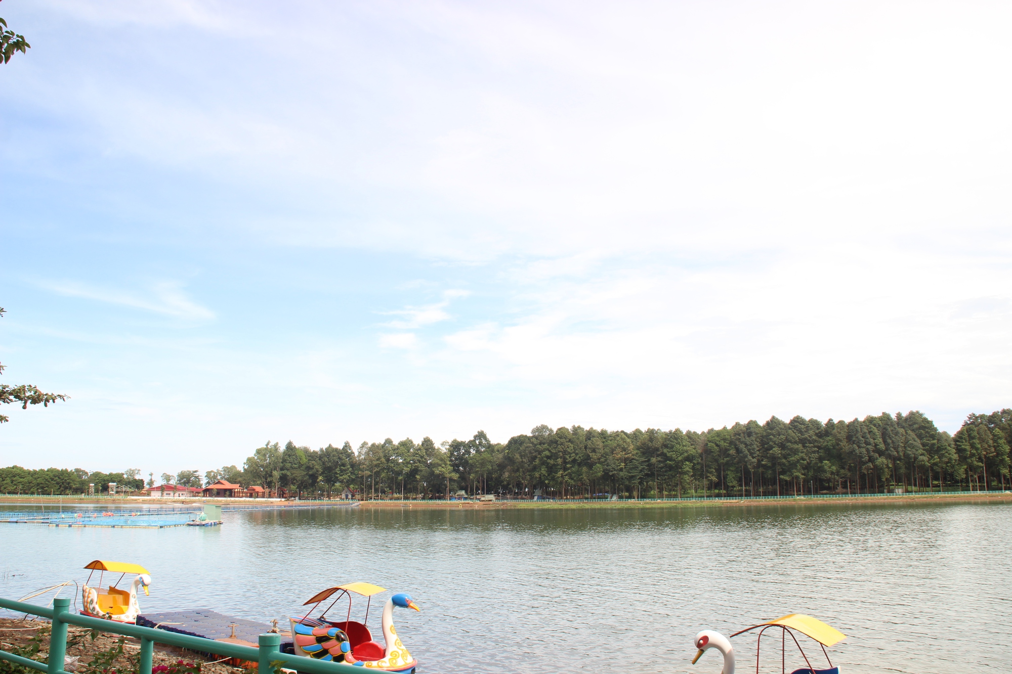 Hồ thủy điện Trị An nằm trên địa phận mấy huyện của Đồng Nai, lòng hồ có bao nhiêu hòn đảo? - Ảnh 3.