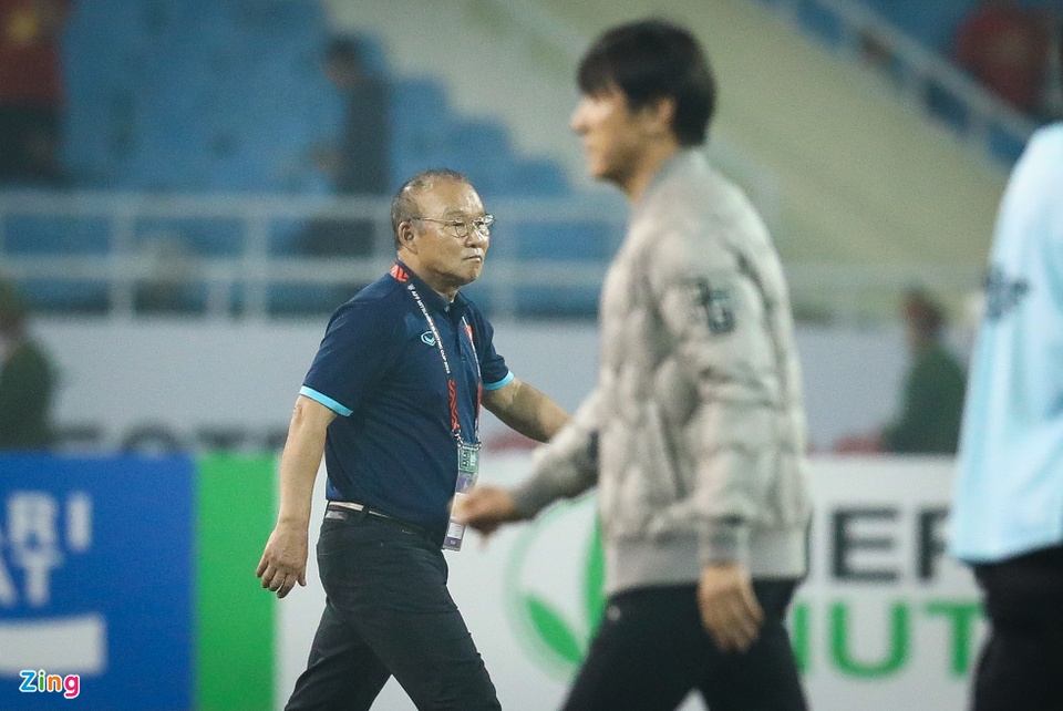 Vì AFF Cup 2022, HLV Park Hang-seo và Shin Tae-yong &quot;từ mặt&quot; nhau? - Ảnh 2.
