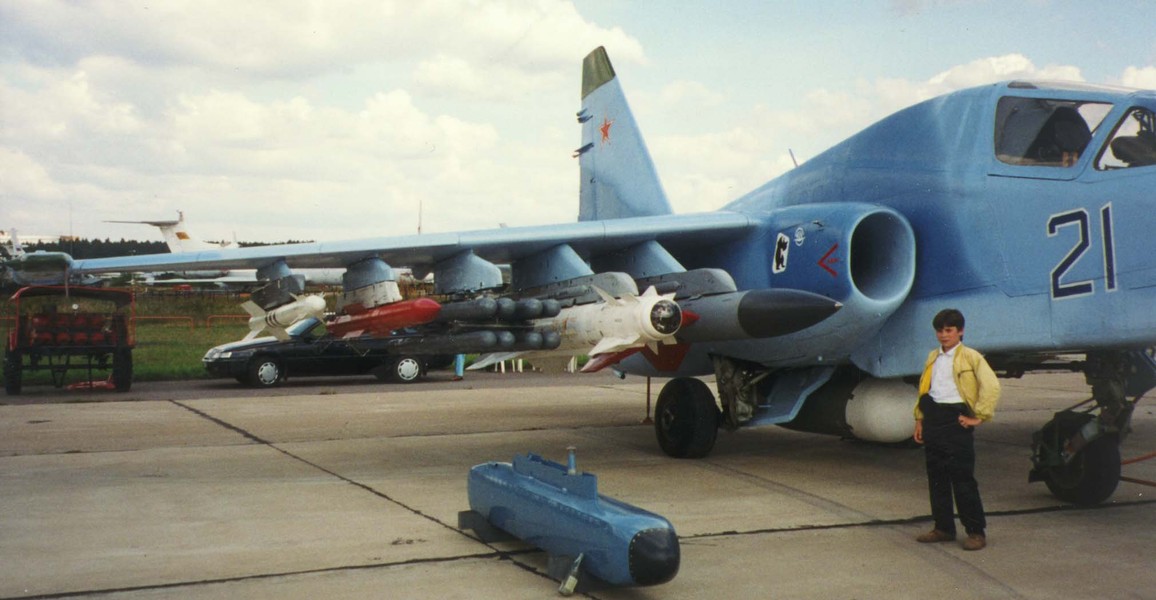 Cường kích Su-39 - Bản nâng cấp đáng gờm nhất của &quot;xe tăng bay&quot; Su-25 - Ảnh 1.