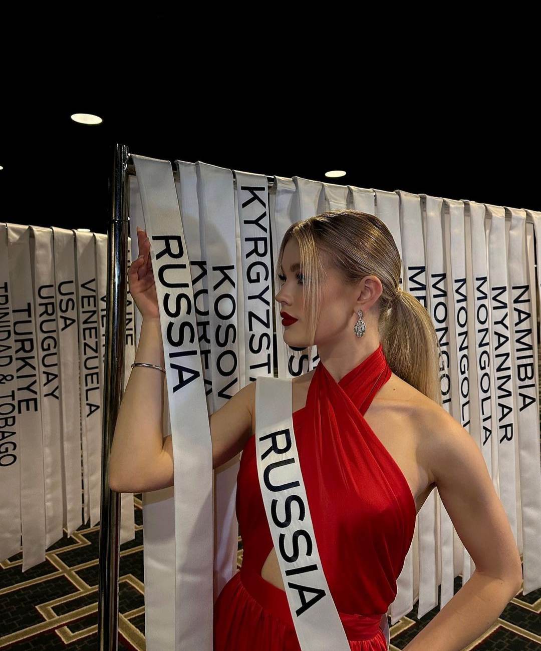 Nhan sắc nổi bật tại cuộc thi Hoa hậu Hoàn vũ 2022 của người mẫu Nga từng làm việc tại Việt Nam - Ảnh 1.