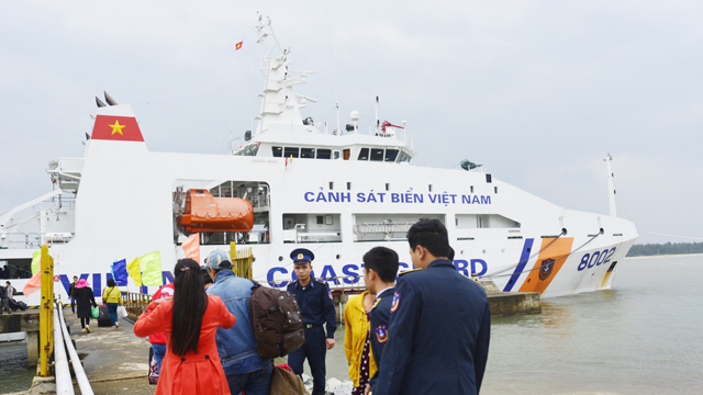 Quảng Ngãi:
Đề nghị tàu Cảnh sát biển chở người dân Lý Sơn về quê đón tết nếu biển động
 - Ảnh 1.